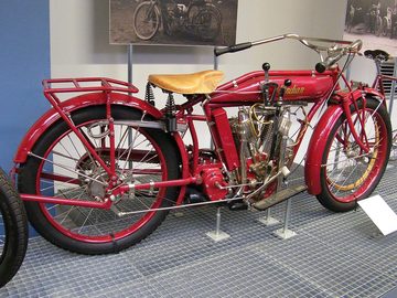 Indian 980 ccm (1915) - Kamil Lhoták, 2016