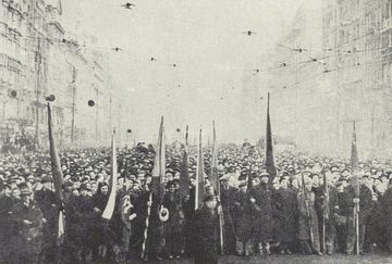 Manifestace svolaná KSČ na Václavském náměstí (křižovatka Na Můstku) odpoledne 25. února 1948