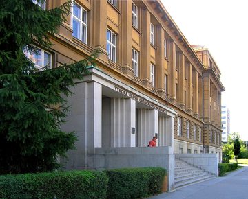 Vysoká škola chemicko-technologická v Dejvicích (Praha 6). Budova A v Technické ulici, 2007