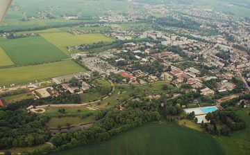 Letecký pohled na město Dvůr Králové nad Labem - především zoologická zahrada, východní Čechy, 2010