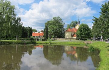 Rybník a kostel Nanebevzetí Panny Marie, Kytín v okrese Praha-západ, 2011