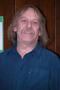 Jaromír Nohavica na autogramiádě v brněnském knihkupectví Barvič a Novotný 9. března 2010