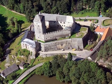 Luftaufnahme der Burg Kost, 2007