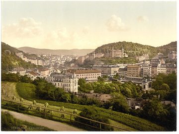 Karlovy Vary od Bellevue, fotochrom kolem 1890–1900