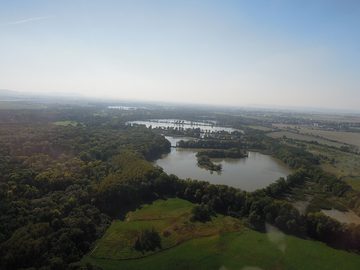Letecký pohled CHKO Poodří, foceno z vrtulníku Robinson R44, 2011