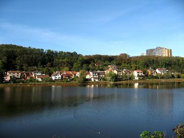 Kyjský rybník a domky u něj, 2007