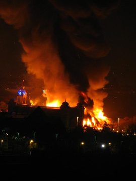 The Industrial Palace on fire in October 2008, photographed from the 17 November student halls