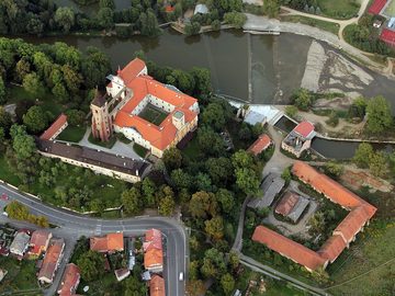 Letecký pohled na Sázavský klášter v městě Sázava, 2012