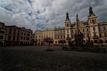 Pernštýnské náměstí s novorenesanční radnicí