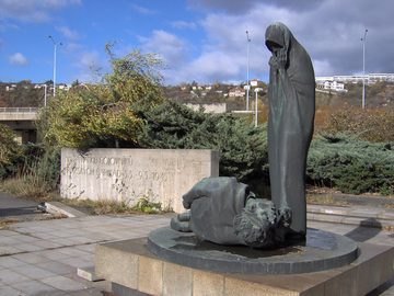 Pomník pražských Barikádníků, oslavující bojovníky Pražského povstání, autor Josef Malejovský, 1984, bronz, 2006